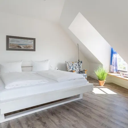 Fewo-lachmoeve-in-der-villa-vogelsang-im-ostseebad-binz Appartement